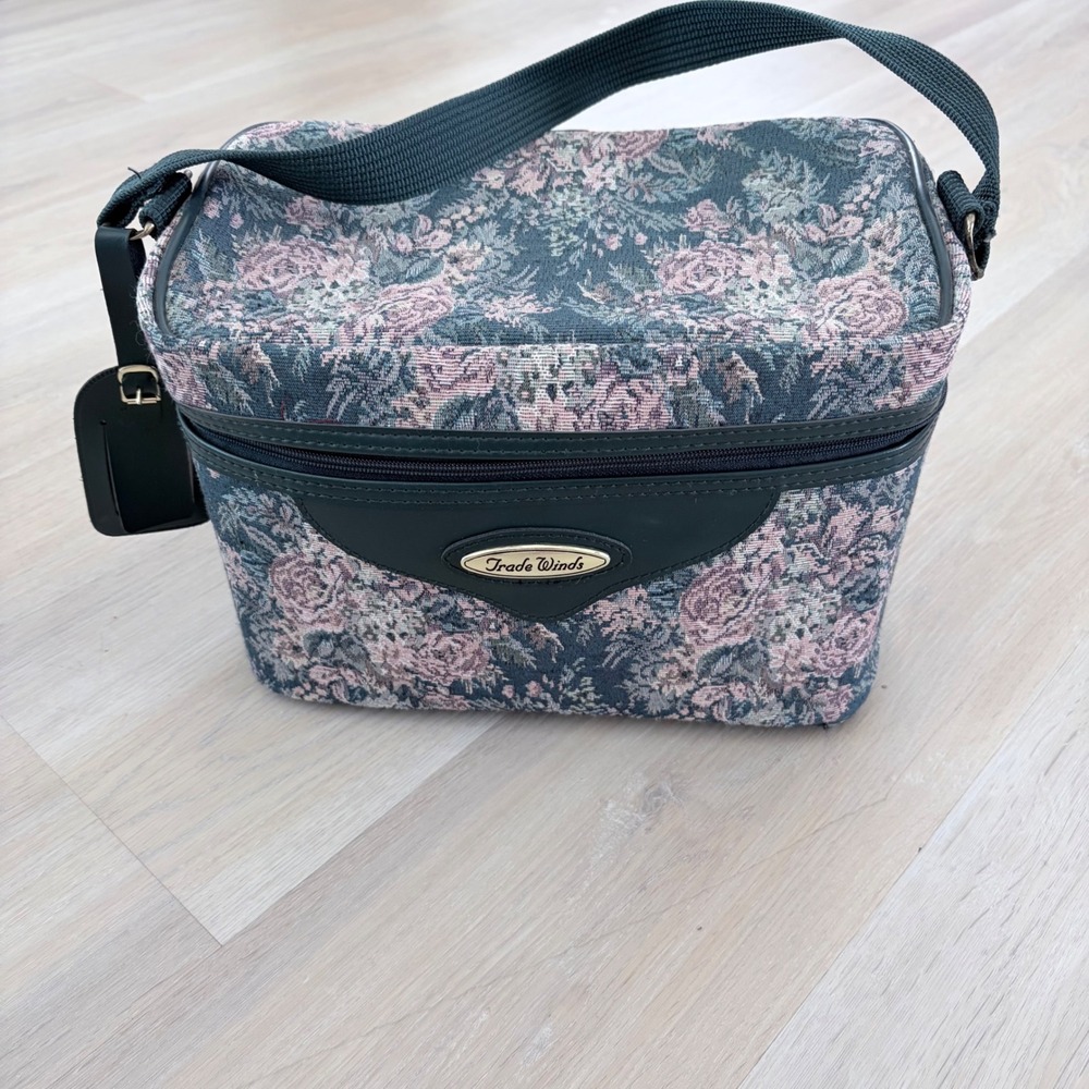 Trade Winds Vintage Floral Tapestry Train Case Travel Vanity Bag Pink Green Rose